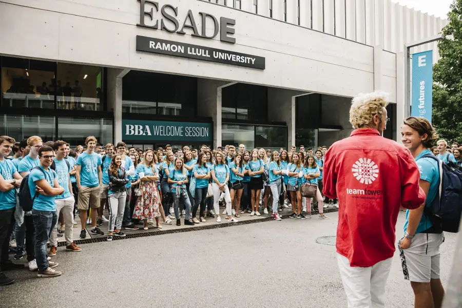 Taller de castellers Fent Pinya con estudiantes en ESADE